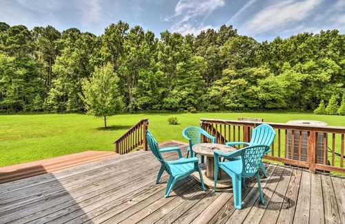 Painter House | Pet-Friendly Woodsy Gem quarter Mi to Chesapeake Bay