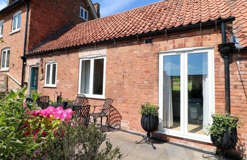 Kneesall House | Petal Cottage