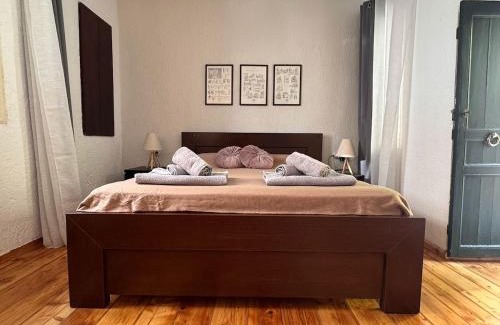 Agios Serafim Apartment | Pete's Guest House