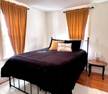 University Heights House | Pete's Place - Walking distance to U of IA!
