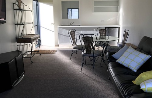 Peterborough House | Peterborough Foreshore Holiday Accommodation