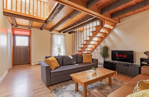 Goderich Cottage | PetFriendly+King Bed+Netflix+GameRoom