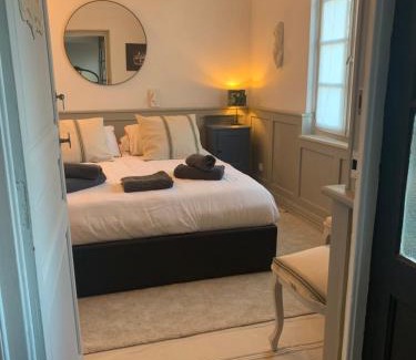 Saint-Meme-les-Carrieres Bed & Breakfast | Petit Boudoir The Riverside Retreat