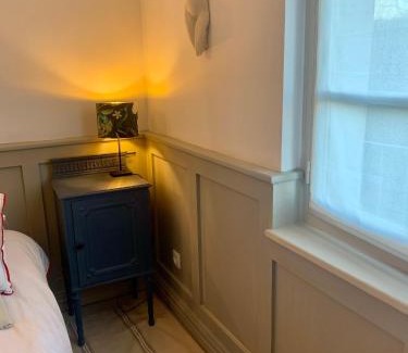 Saint-Meme-les-Carrieres Bed & Breakfast | Petit Boudoir The Riverside Retreat