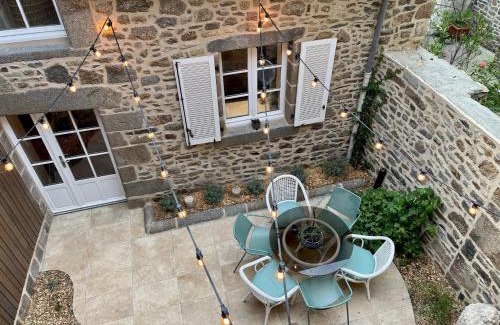 Combourg House | Petit gîte d’arrière-cour au pied du Château