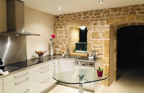 Cornillon-Confoux House | Petit mas Dans Village Provençal
