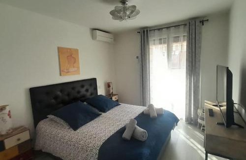 Sanary-sur-Mer Apartment | Petit Paradis Hyper Centre Sanary 3 chambres Parking Clims Wifi Terrasse