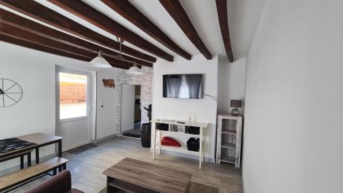 Montigny-le-Gannelon House | Petite maison cosy wifi avec terrasse