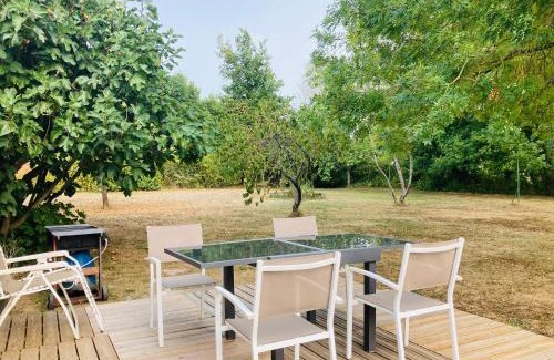 Chatel-de-Neuvre House | Petite maison à la campagne