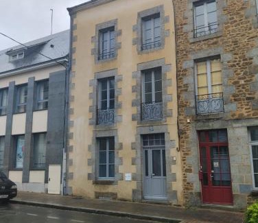 Ernee House | Petite maison de ville ernée centre