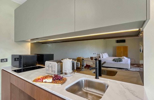 Broke Apartment | Petra @ Cael's Gate - Stylish studio at Cael's Gate Wines