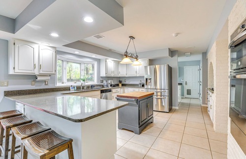 Summerville House | Pets Welcome, Golf Course View: Legend Oaks Home!