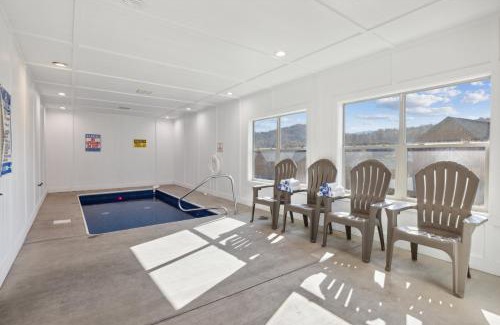 Pigeon Forge House | PF Plunge 4 Bedroom Cabin Private Indoor Pool Game Room Hot Tub Prime Location