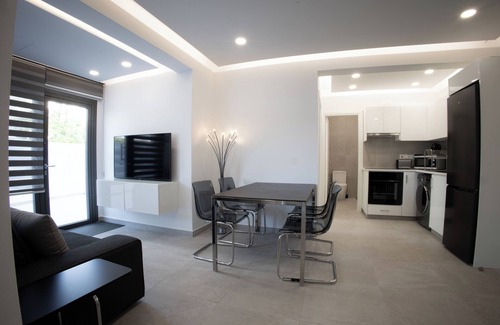 Skala Apartment | Phaedrus Living Luxury Mackenzie Flat