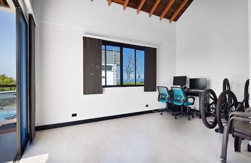 Pereira House | Phenomenal 4-bedroom house with pool ,with WiFi in Tres Puertas