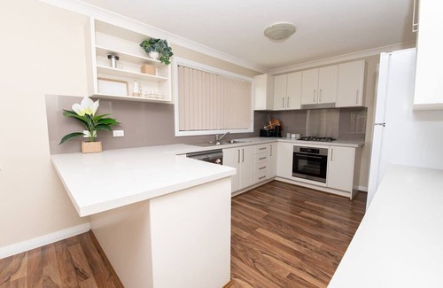 Bletchington House | Phillip Villa - Modern & Fresh, Close to Town