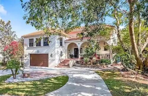Biggar Villa | Phillips Creek Villa