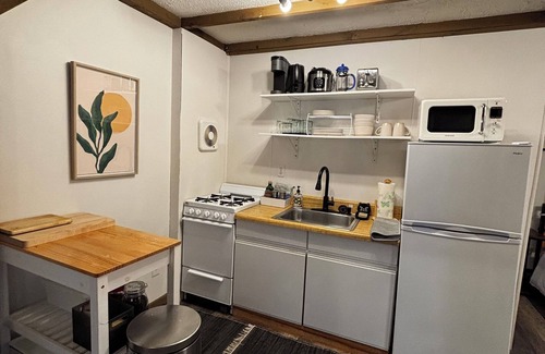 Phoenicia Cottage | Phoenicia Creekside Cottage