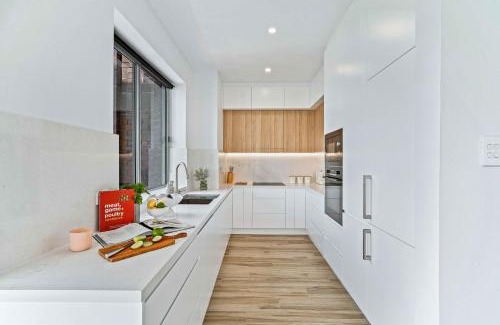 Elizabeth Bay Apartment | Phoenix at Palm View Collective