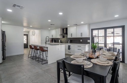 Maryvale House | Phoenix Villa - Private Resort Style backyard, Pool, Volleyball, Putting Green