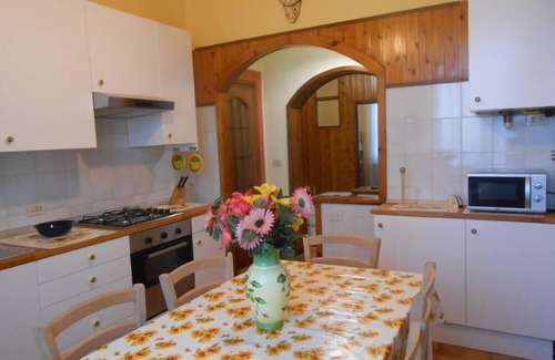 Centro Storico Apartment | Piacenza: Three rooms in close proximity to the historical