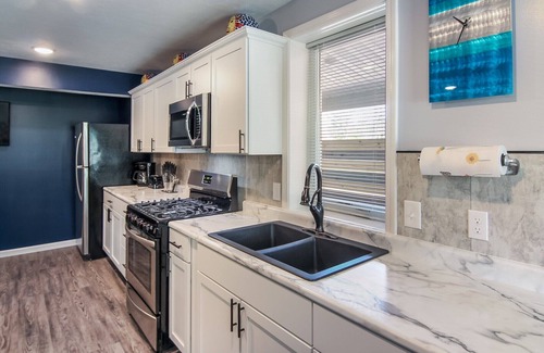 Interlochen Condo | Picasso Place Sleeps 4 Fully Stocked Kitchen,nUnique Art, Traverse City, WI-FI