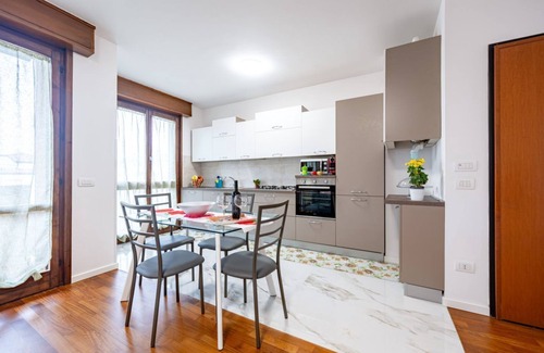 Lubiana Apartment | Picasso Residency: Near Parma's Finest Gems
