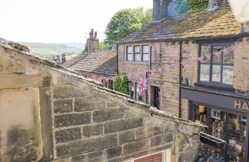 Haworth Cottage | PICCADILLY VIEW, family friendly, with a garden in Haworth