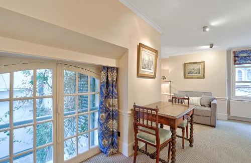 Saint-Thomas-d'Aquin Apartment | Pick A Flat's Apartments in Saint Germain - Paul-Louis Courier