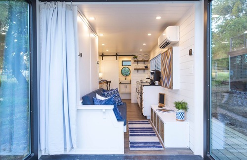 Waco House | *Pickelball* The Bluebonnet-Container Home!
