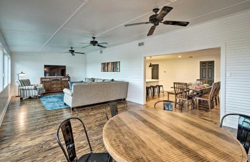 Schulenburg House | Pickleball Court and Pool Schulenburg Farmhouse