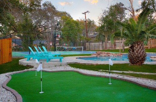 Oakwell Farms House | Pickleball & Heated Pool & Game Room & Mini Golf
