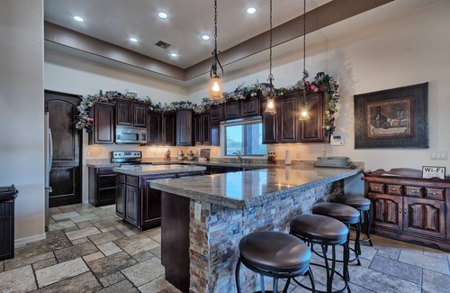 Apache Junction House | PICKLEBALL! Sleeps 22, 5800 FT, Private Oasis Estate,Pool, Fountains and Theater