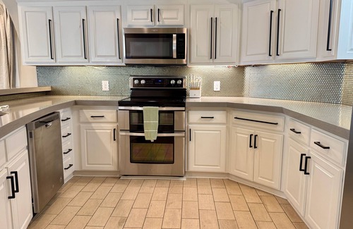 Counce House | Pickwick Lake Front Estate w/Spectacular Views, Boat Slip & Swimming Pool