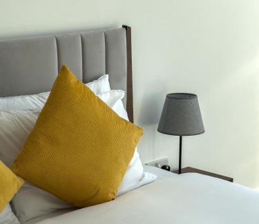 Island Gardens Apartment | Pics Worthy London 2 BR 2 Bath Flat Thames View Sleep 6