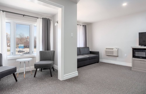 Prince Edward Hotel | Picton Harbour Inn