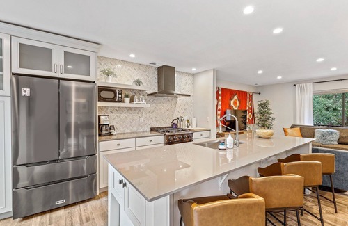 Southside House | Picture Perfect Mountain Retreat | Walk to Downtown & NAU | Hot Tub & Unbelievable Backyard!