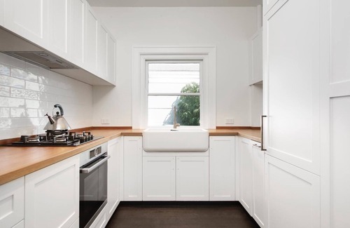 Vaucluse Apartment | Picturesque apartment by the beach in Parsley Bay