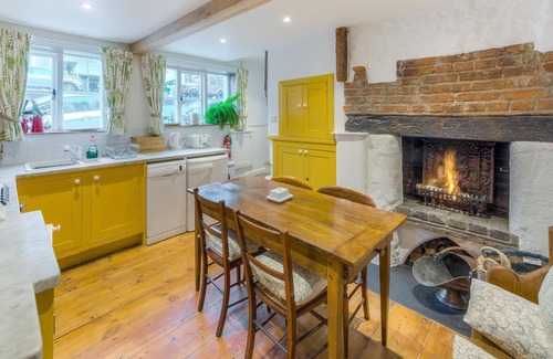 Arundel House | Picturesque cottage in the heart of Arundel sleeps 4/5