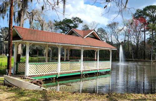 Midway House | Picturesque Cottage with Pond Views Great for Family Getaways in Georgia