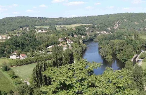 Saint-Cirq-Lapopie House | Picturesque House & Garden in Historic Village