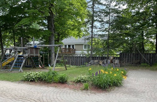 Hillcrest House | Picturesque Home - 2 Minute Walk to Main Street