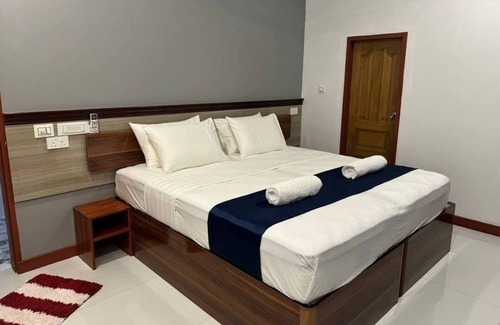 Omadhoo Hotel | Picturesque luxury Hotel close to beach