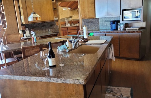 Lakeport House | Picturesque sunset views perfect for couples, families and fishermen