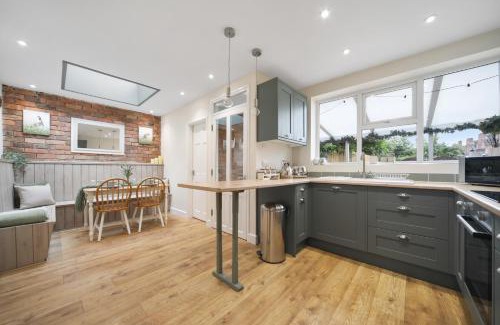 Pontrilas Apartment | Picturesque Victorian Cottage