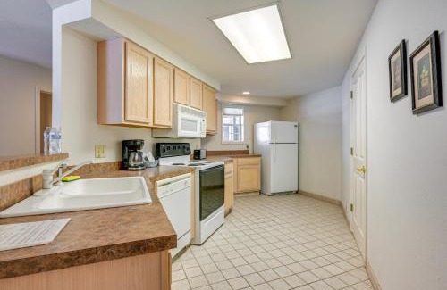 Pigeon Apartment | Pigeon Retreat with Community Pool and Hot Tub!