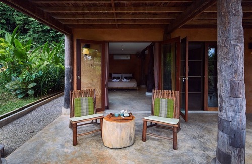 Nang Lae Villa | Pillar room in traditional wooden house