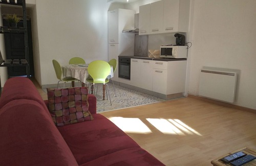 Pezenas Apartment | Pillement 2-T2 (45m2) central-Option garage- Beaches 21km !