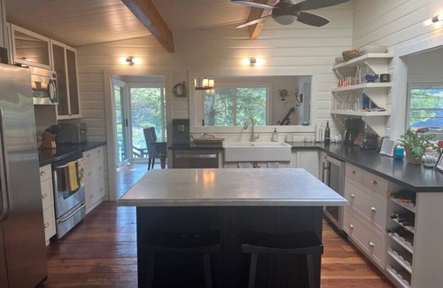 Muskoka Lakes House | Pine Acres Summary: W