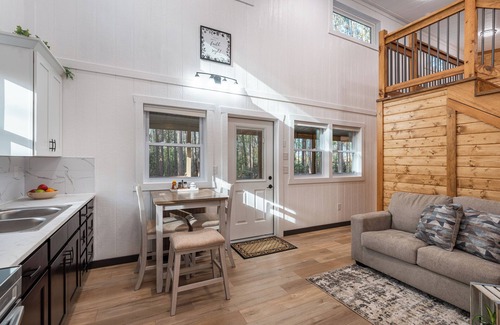 Peebles House | Pine Cone Cottage Sleeps 6